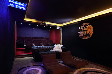 Purple Chalet, Les Menuires cinema room