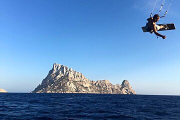 About Family Activities in Ibiza flyboarder