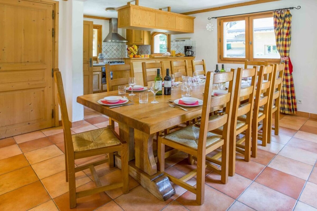 Beau Vallon Chalet, La Tania dining area