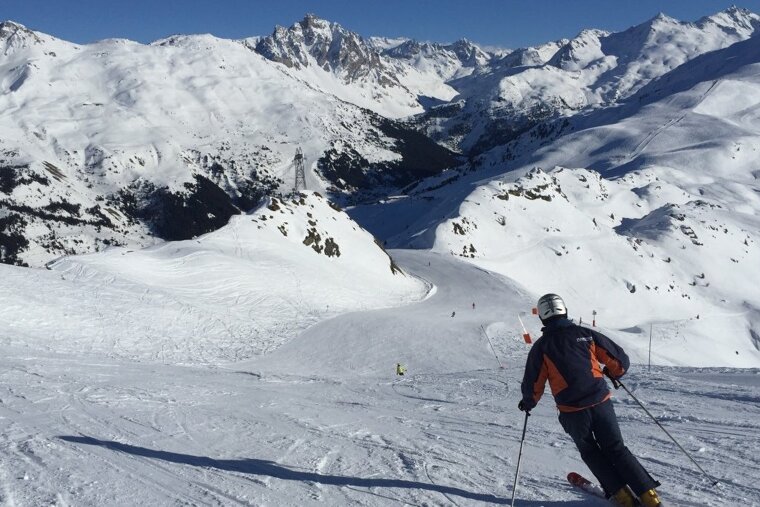 Cruising the blues in Meribel in 2018