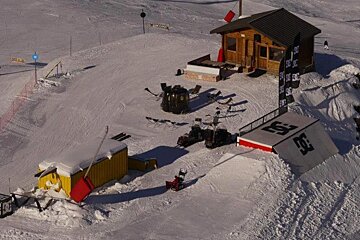 DC Area 42 snowpark welcome drink, Meribel