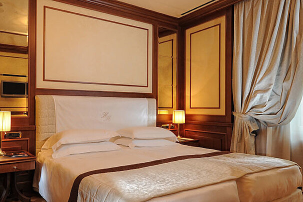 Manzoni Hotel, Milan - Centre double bedroom
