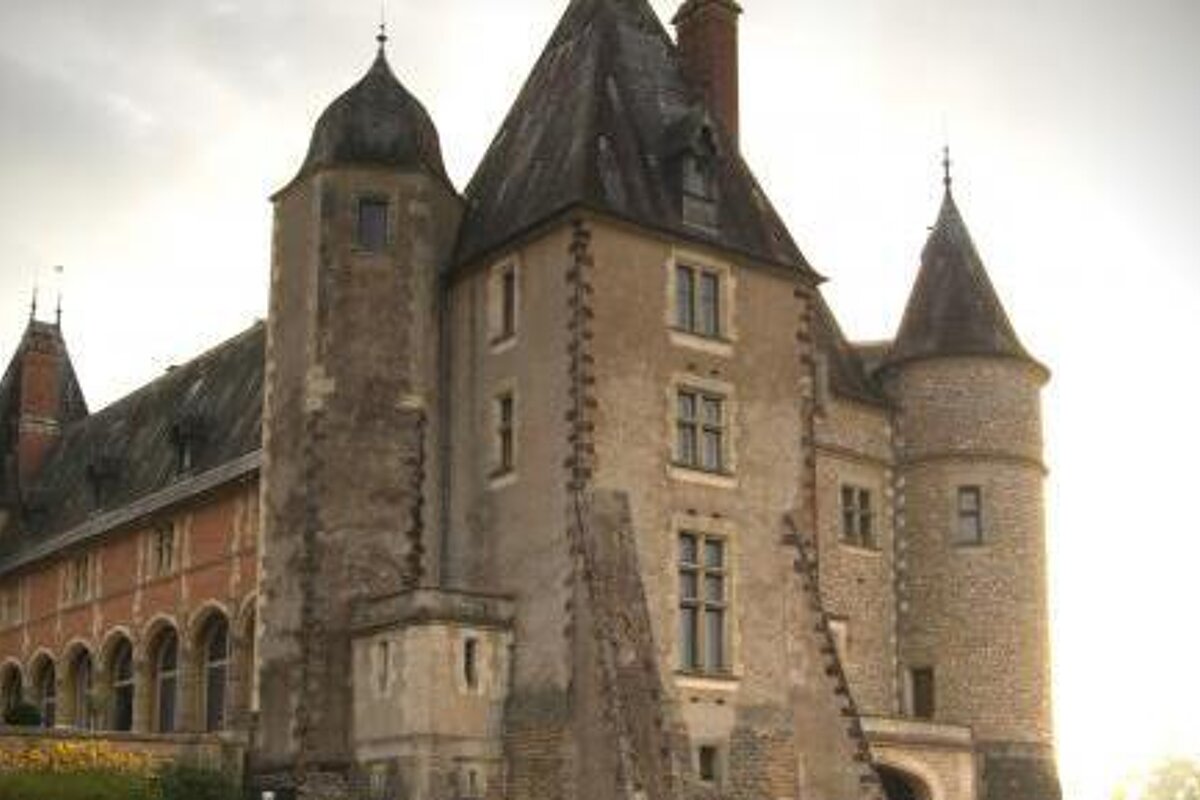 Verrerie Chateau, Oizon exterior