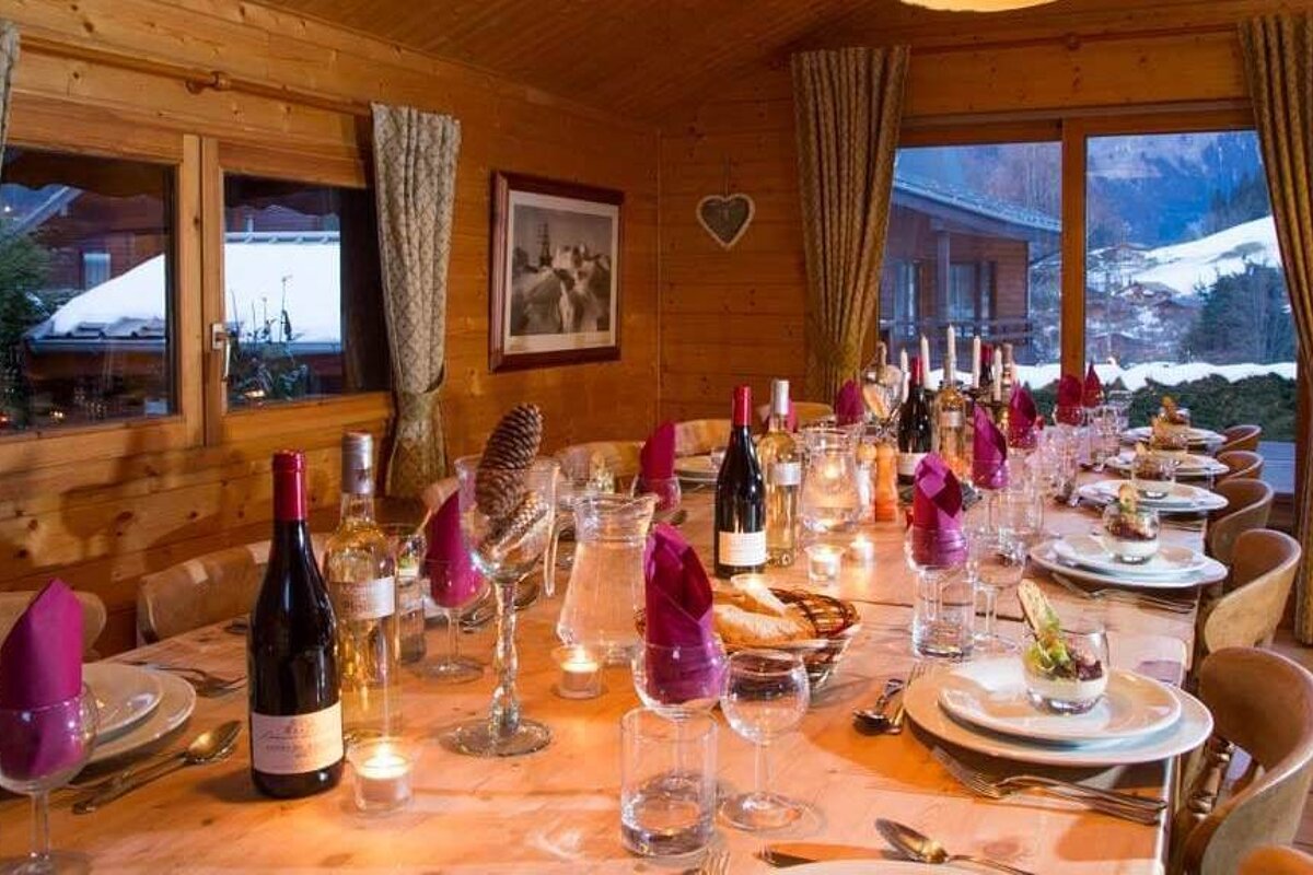 Des Montagnes Chalet, Morzine dining room