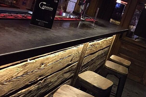 Le Cabanon Bar, Chamonix - Centre bar