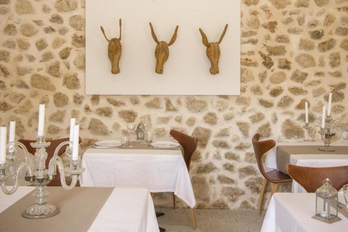 The Pink Pepper Tree Hotel, Lloseta hotel restaurant