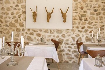 The Pink Pepper Tree Hotel, Lloseta hotel restaurant