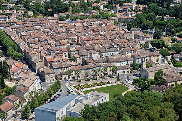 Valbonne, grid pattern streets