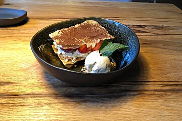 Amazo Restaurant Food