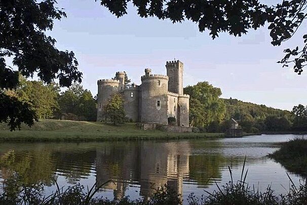 Beaux Villages Immobilier, Monsegur chateau