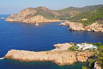 Circular hike around Port de Sant Miquel