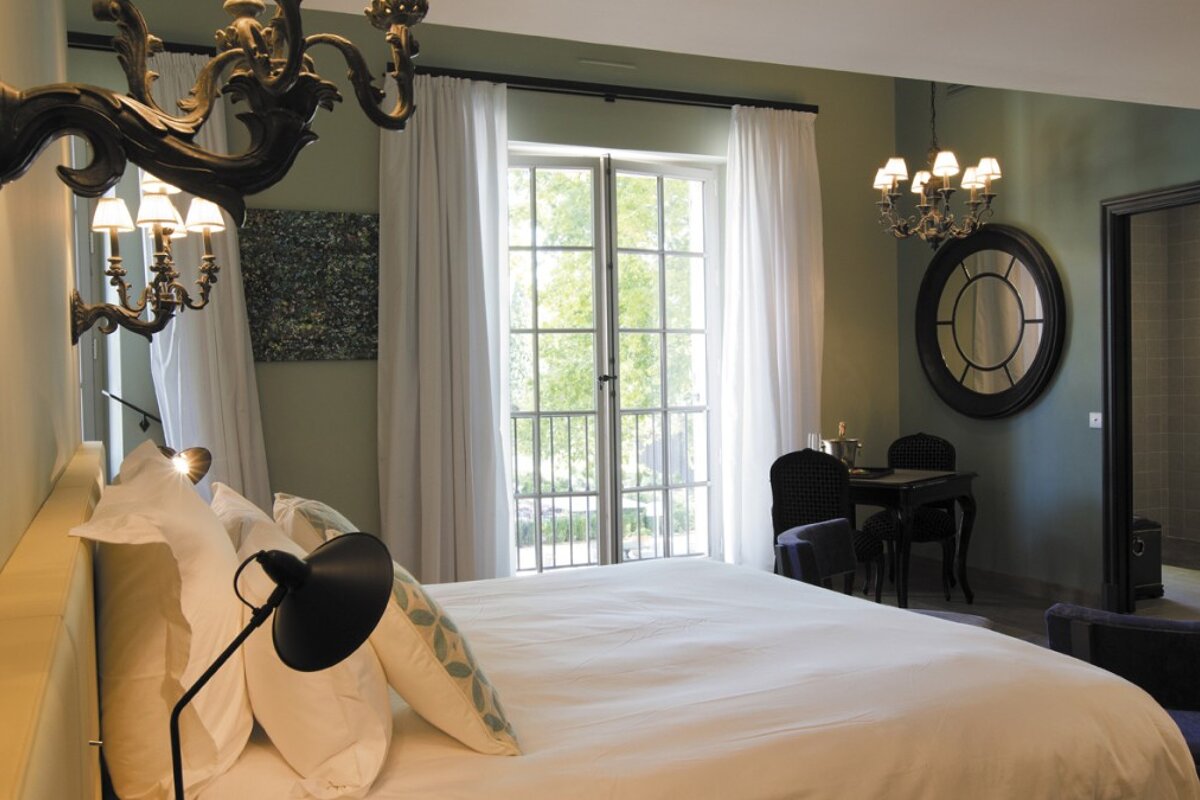 Domaine de Manville, Les Baux double bedroom