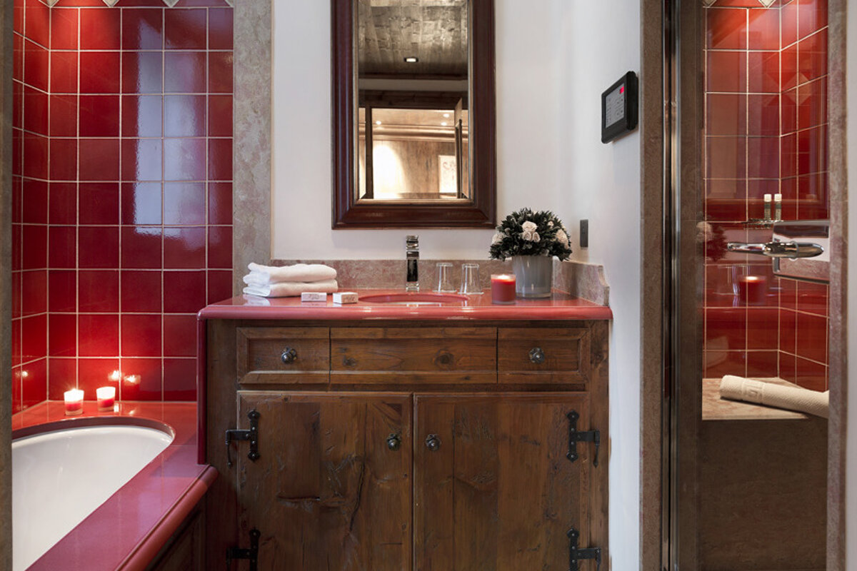 Jardin Alpin Apartment, Courchevel 1850 bathroom