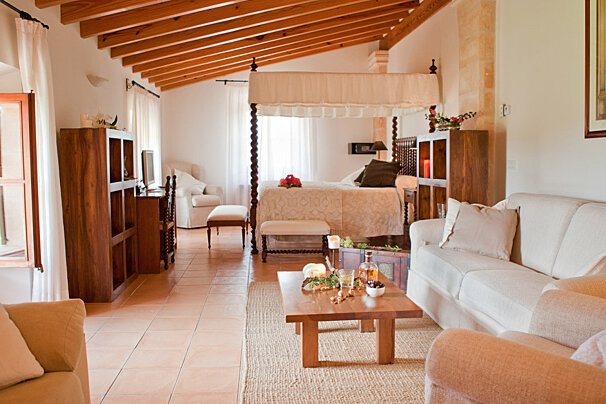 a picture of a hotel suite at Son Roig Hotel, Porreres