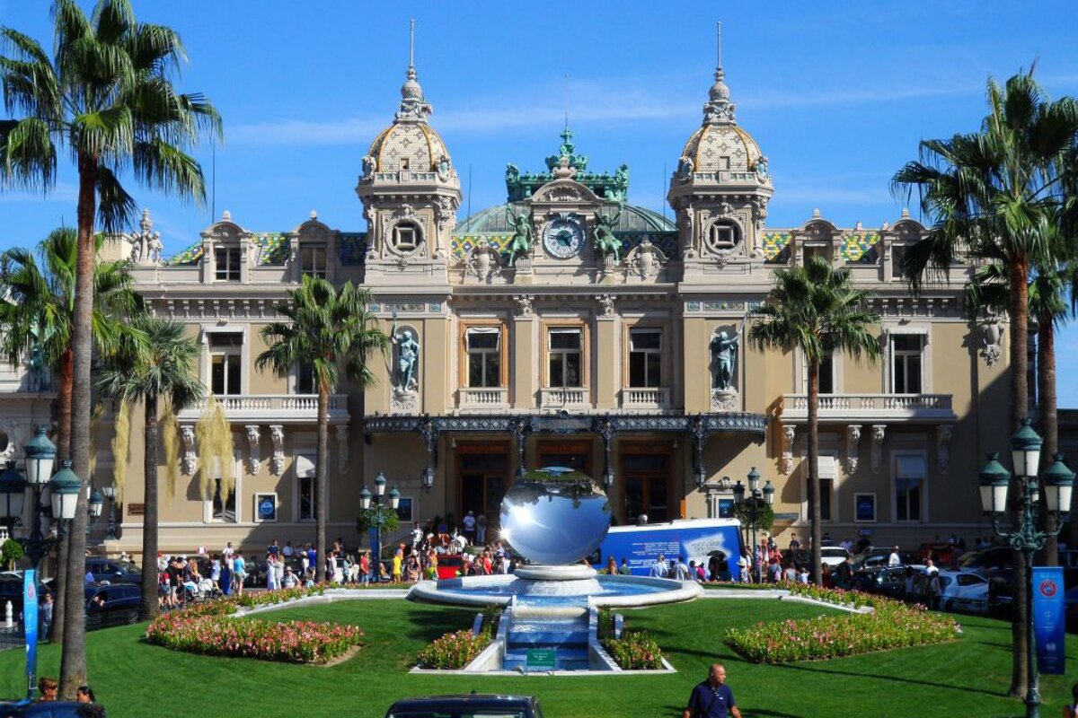 sculpture, water feature and the monte carlo casino