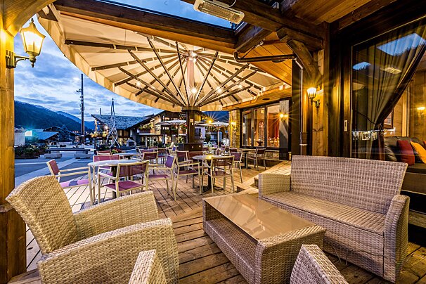 Bar La Taverne, Morzine exterior