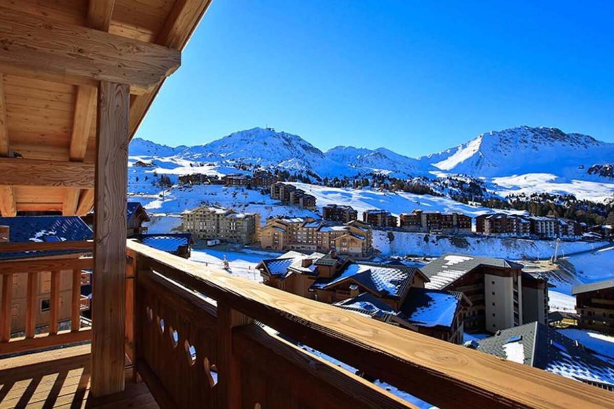 Crocus Blanc Chalet, Plagne Soleil / Village balcony