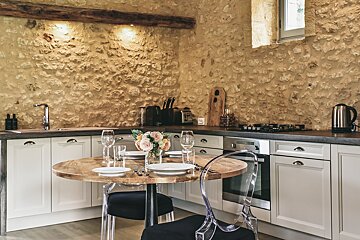 Le Mazet Villa, Dordogne kitchen