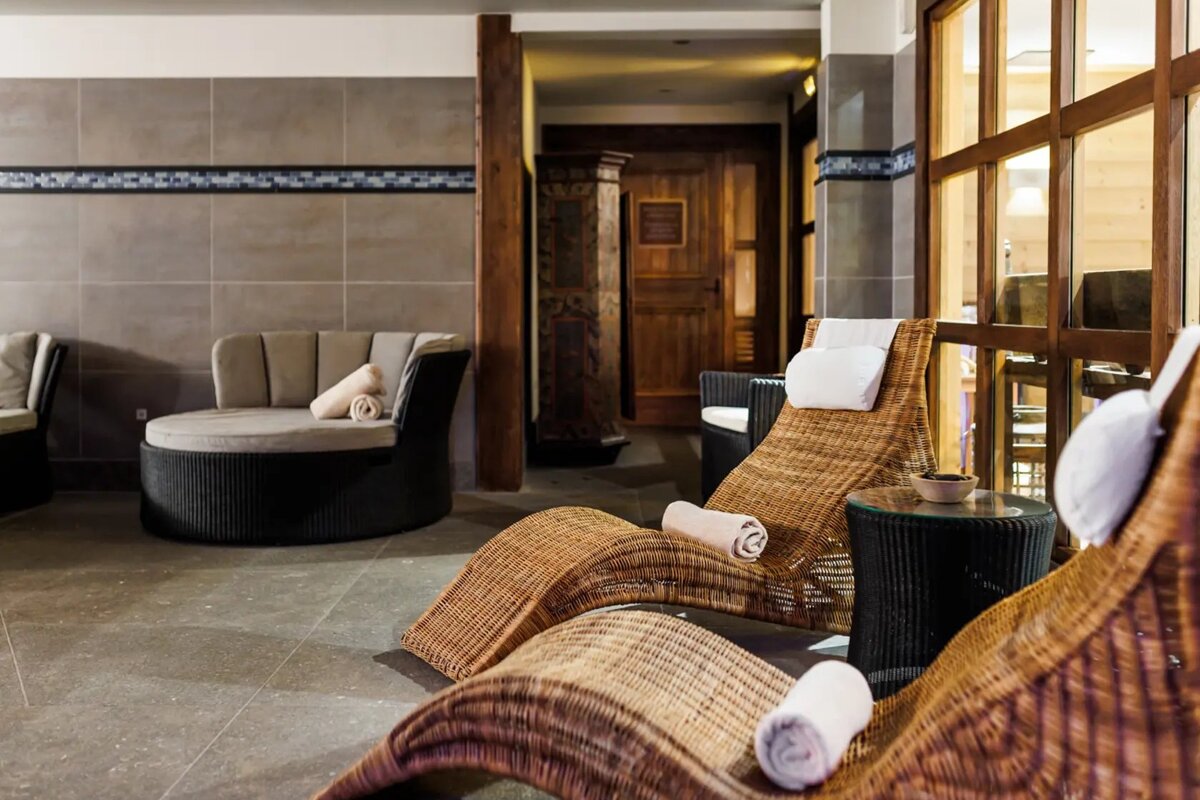 Wicker lounge chairs with towels on them in a room