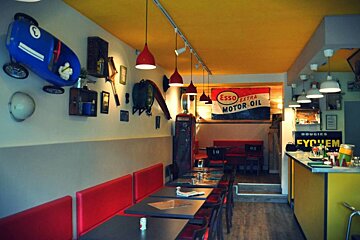 Charlie's Restaurant, Antibes interior