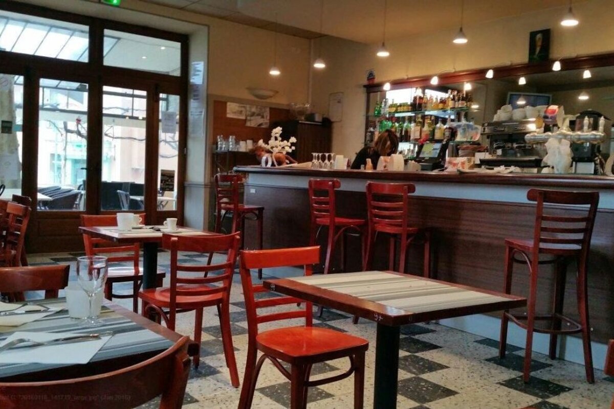 Bistro Les Poulivets Restaurant, Oppede interior