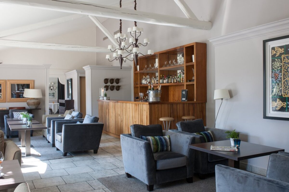 La Cabro d'Or Restaurant, Les Baux de Provence interior