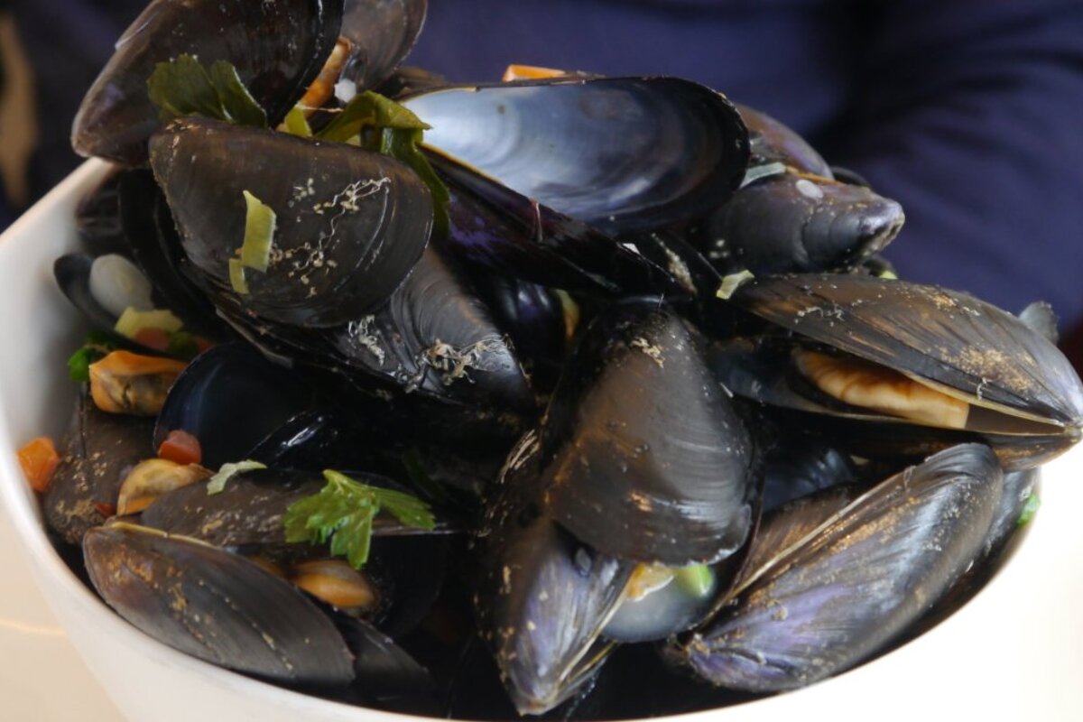 mussels in le girelier restaurant st tropez