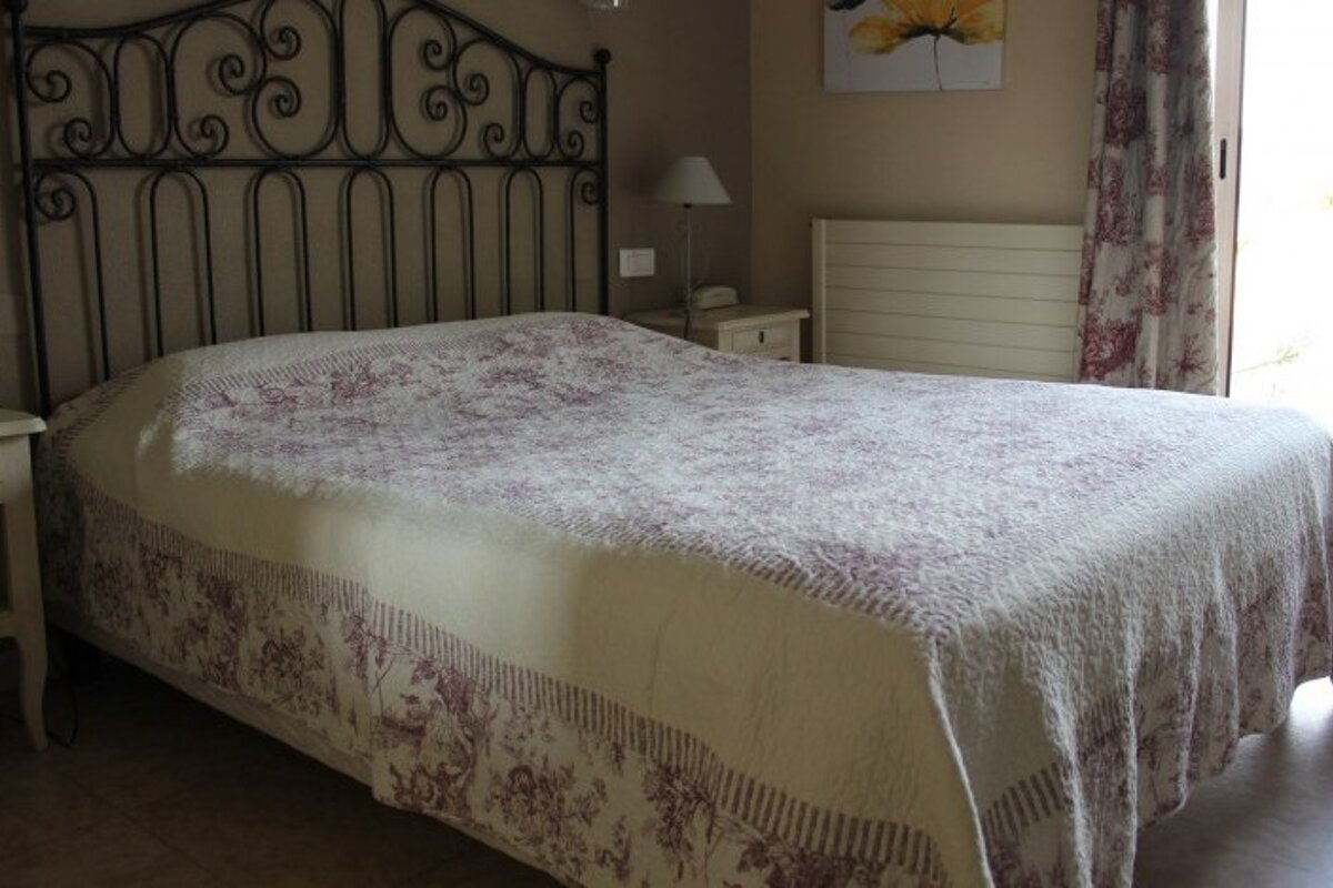 Le Manoir Hotel, Apt double bedroom