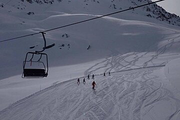 skiers on powder on the pistes