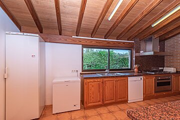 A kitchen with a freezer that says ' lg ' on it