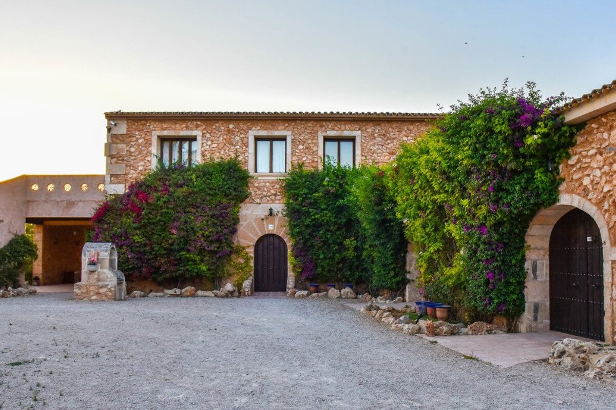 Es Lloquet Restaurant Review, Campos exterior