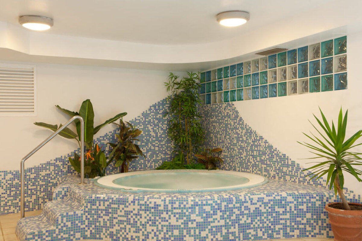 Hotel Bellamar Spa & Wellness Centre, San Antonio jacuzzi