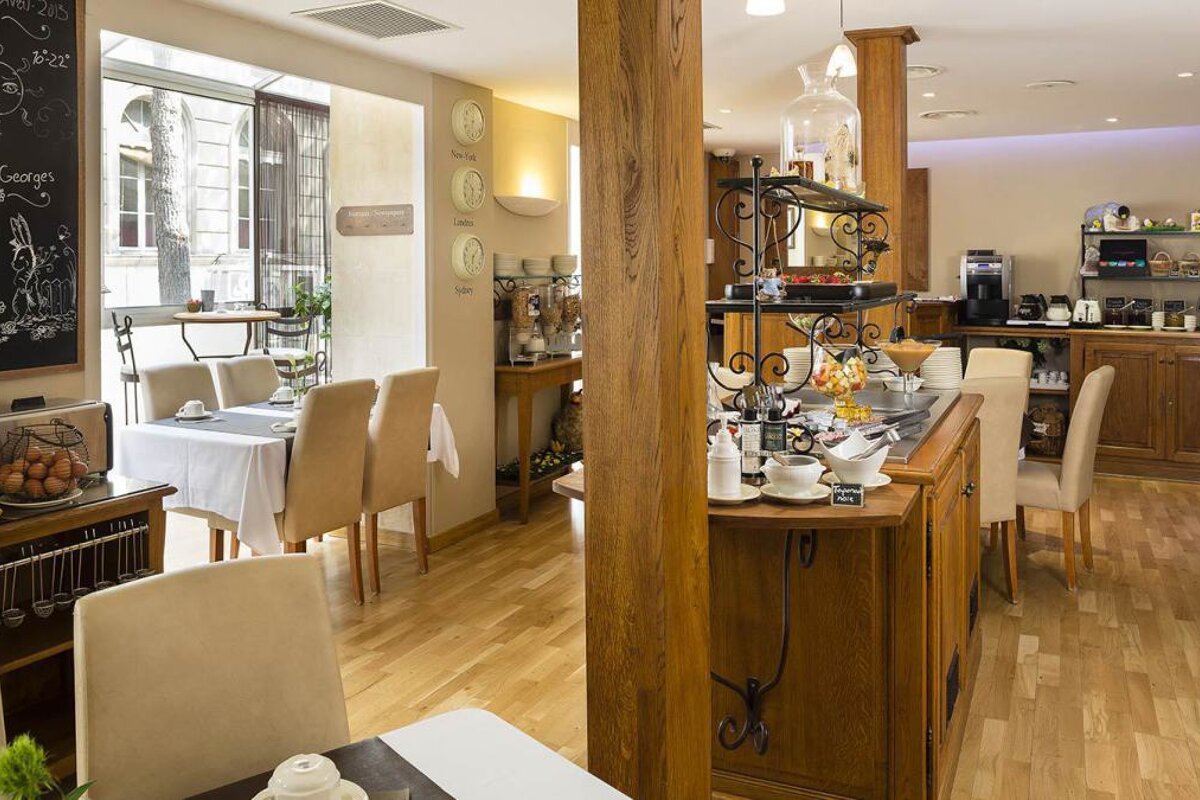 L'Horloge Hotel, Avignon dining room 