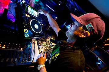 Le Pub, Meribel Centre interior