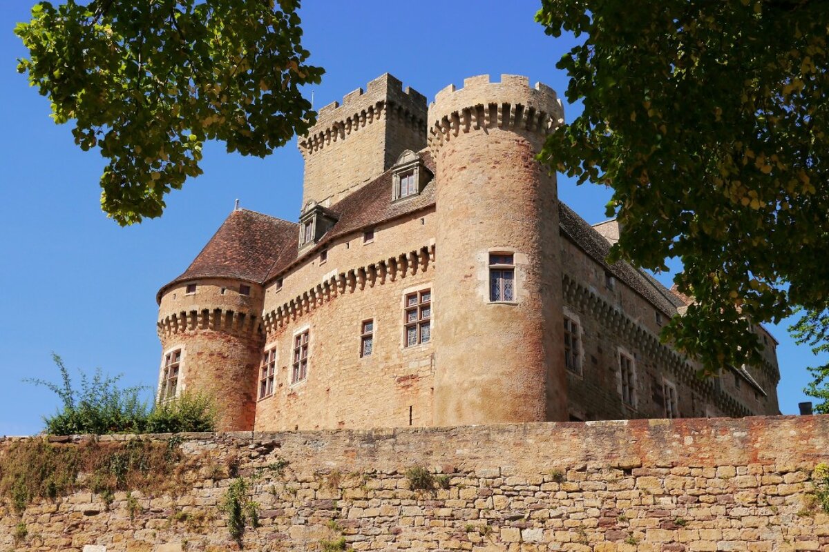 a view of the castle behind a wall