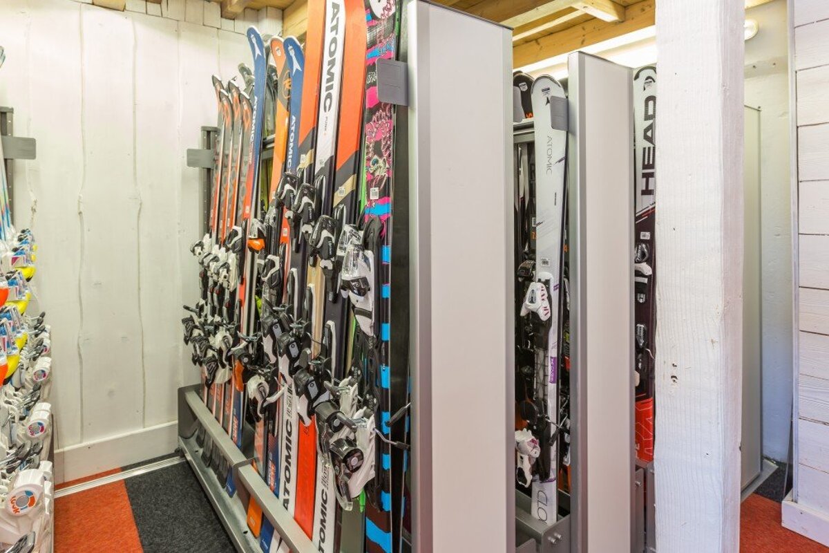 Skimium - Altiloc 2300 Ski Hire, Val Thorens shop interior