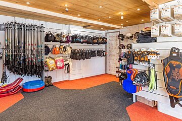 Skimium - Altiloc 2300 Ski Hire, Val Thorens shop interior