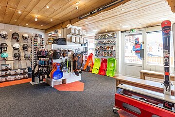 Skimium - Altiloc 2300 Ski Hire, Val Thorens shop interior