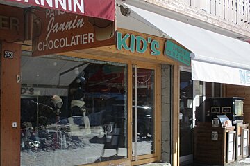 a children's clothes shop in alpe dhuez