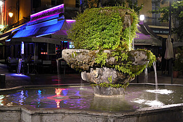 a fountain lit up at night