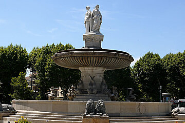 a roundabout with lions and a fountain