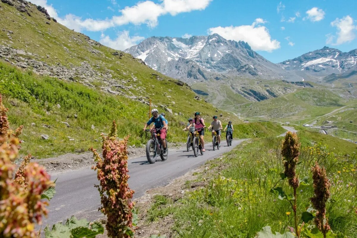 Mountain biking in summer in the mountains in Val Thorens