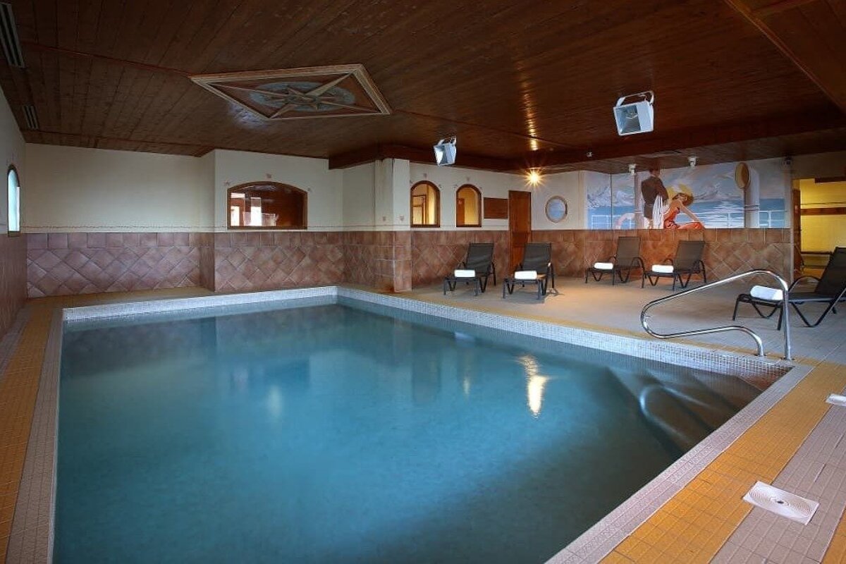 Caribou Chalet, Val Thorens swimming pool