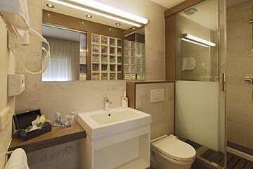 Lux Isla, Talamanca bathroom