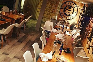 Vegan Gorilla Restaurant, Nice interior