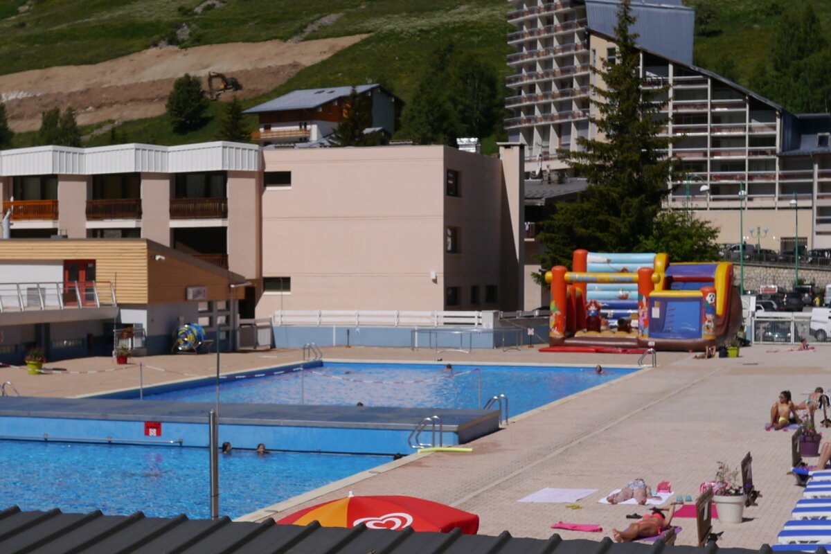 a swimming pool in 2 alpes