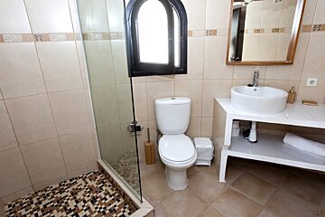 Calador Aparthotel, San Jose bathroom