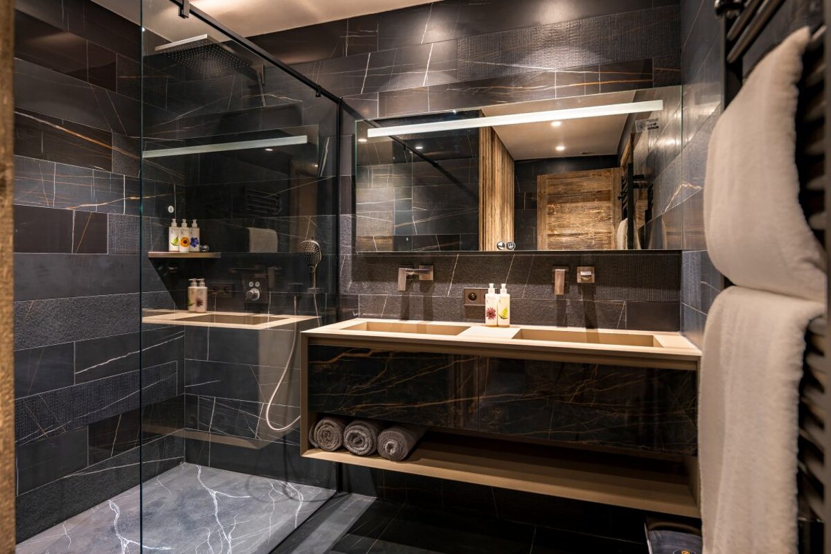 L'Ours Rouge Chalet, Meribel Village