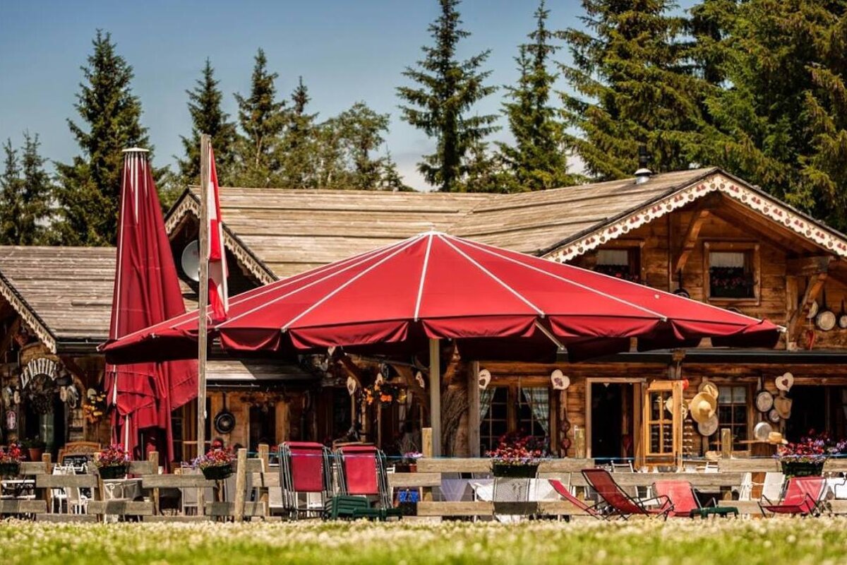 Le Vaffieu Restaurant, Les Gets exterior