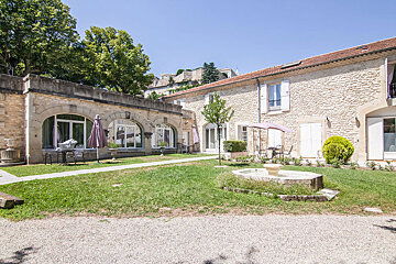 a picture of a hotel suite at Manoir de la Roseraie Hotel, Grignan